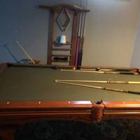 American Heritage Pool Table in Great Condition for Sale
